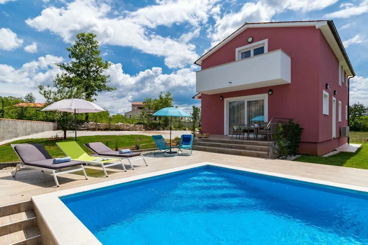 Villa May Tinjan