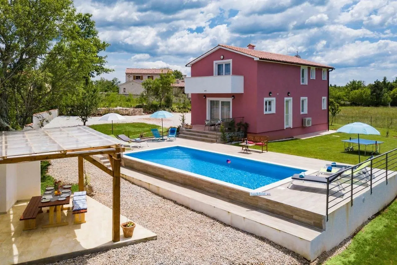 Villa May Tinjan